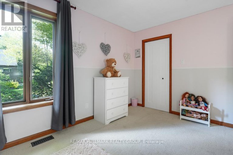 28857388/5498-edgewater-drive/manotick-east-to-manotick-station/ottawa/ontario/K4M1B4_23