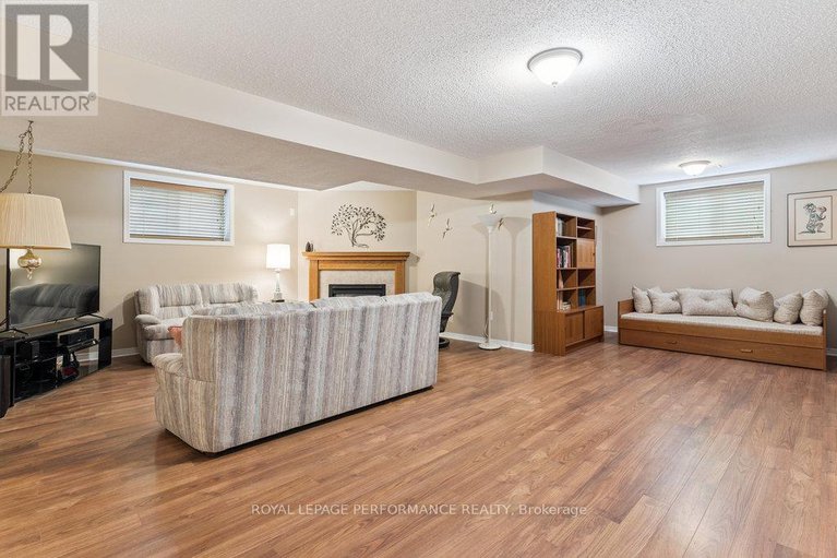 28546578/131-arrowwood-drive/stittsville-south/ottawa/ontario/K2S2G3_34