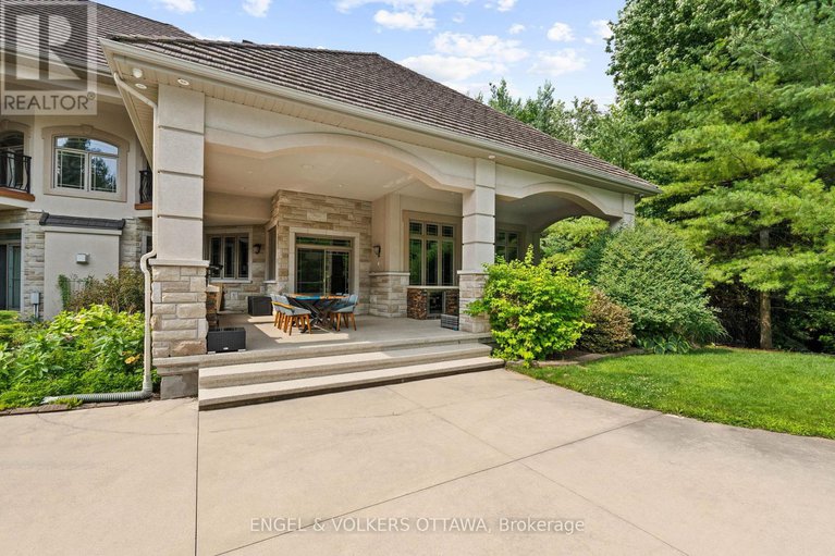 28466123/5800-queenscourt-crescent/manotick-east-to-manotick-station/ottawa/ontario/K4M1K3_34