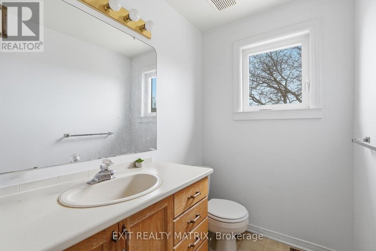 29458726/17-1838-summerfields-crescent/chapel-hill/ottawa/ontario/K1C7B7_22