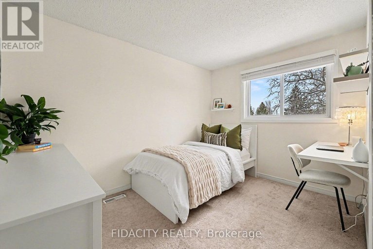 29485889/28-glamorgan-drive/glencairnhazeldean/ottawa/ontario/K2L1P9_20