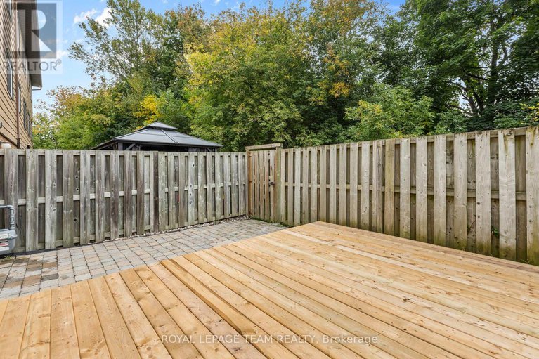 28930339/2163-orient-park-drive/blackburn-hamlet-south/ottawa/ontario/K1B4W1_34