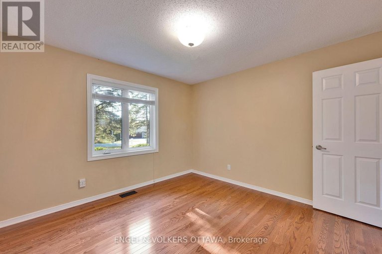 28887714/5233-mclean-crescent/manotick-long-island-nicholls-island/ottawa/ontario/K4M1G1_21