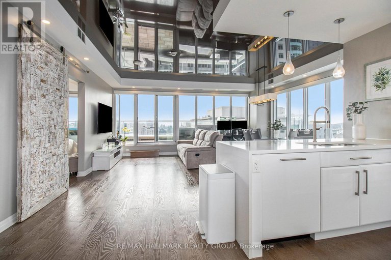 29214718/2706-195-besserer-street/sandy-hill/ottawa/ontario/K1N7J6_4