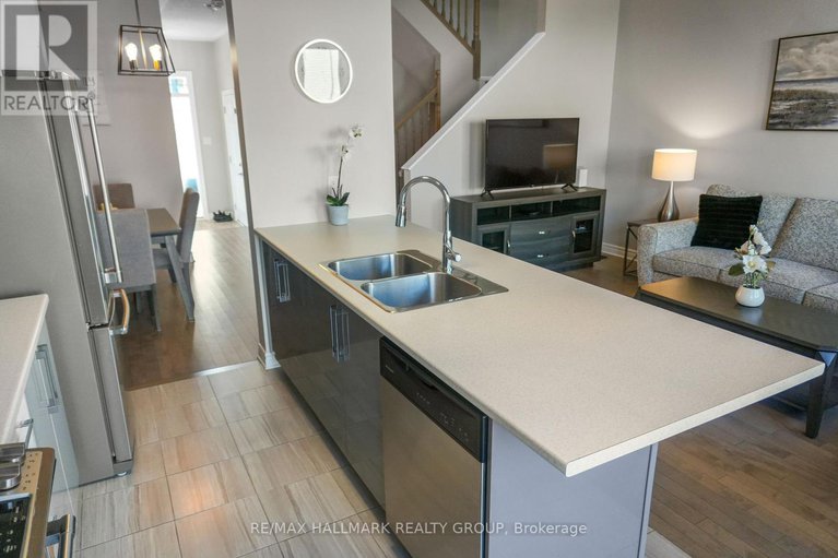 29292610/2534-river-mist-road/half-moon-bay/ottawa/ontario/K2C3H2_9