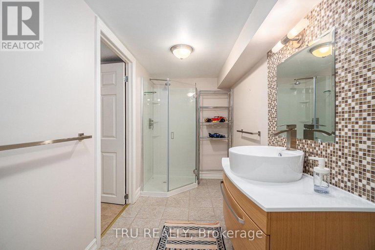 28288909/2302-fox-crescent/whitehaven/ottawa/ontario/K2B7K6_34