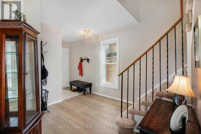 28927668/170-midsummer-terrace/queenswood-heights-south/ottawa/ontario/K1E3V6_25