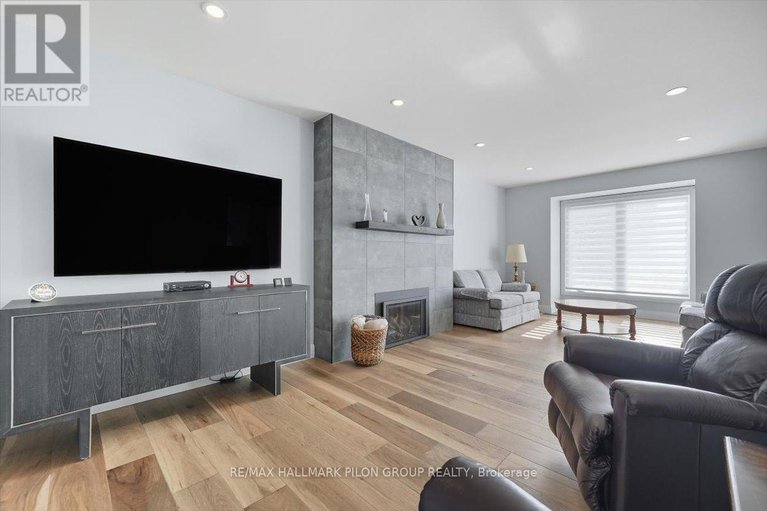 28959990/6343-viseneau-drive/chateauneuf/ottawa/ontario/K1C2G8_9