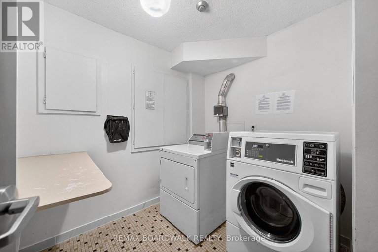 29509704/704-1785-frobisher-lane/riverview-park/ottawa/ontario/K1G3T7_17