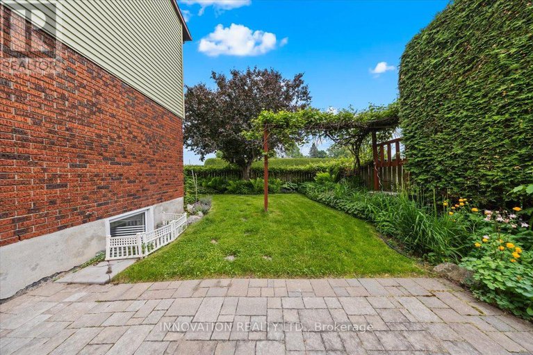 28436166/1553-marcoux-drive/bilberry-creekqueenswood-heights/ottawa/ontario/K1E2K5_38
