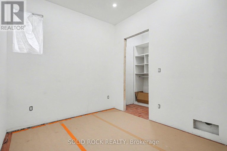 29669968/838-alpine-avenue/queensway-terrace-north/ottawa/ontario/K2B5R6_25