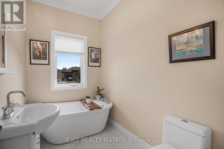 28716853/16-julien-street/lorignal/champlain/ontario/K0B1K0_19