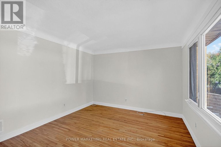 28690324/528-mutual-street/castle-heights/ottawa/ontario/K1K1C6_6