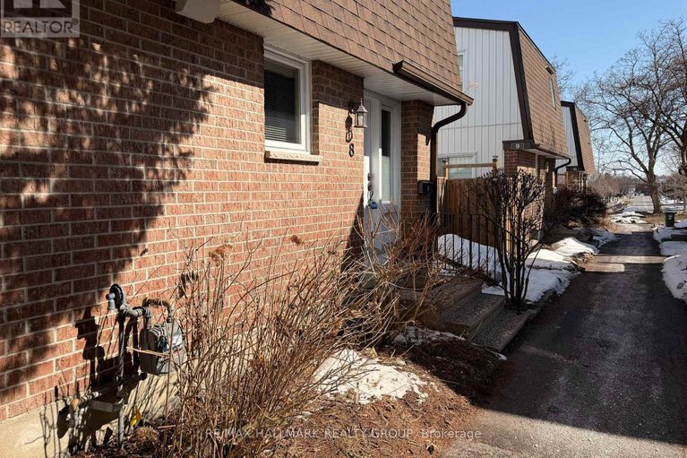 29533054/8-837-eastvale-drive/beaconwood/ottawa/ontario/K1J7T5_2