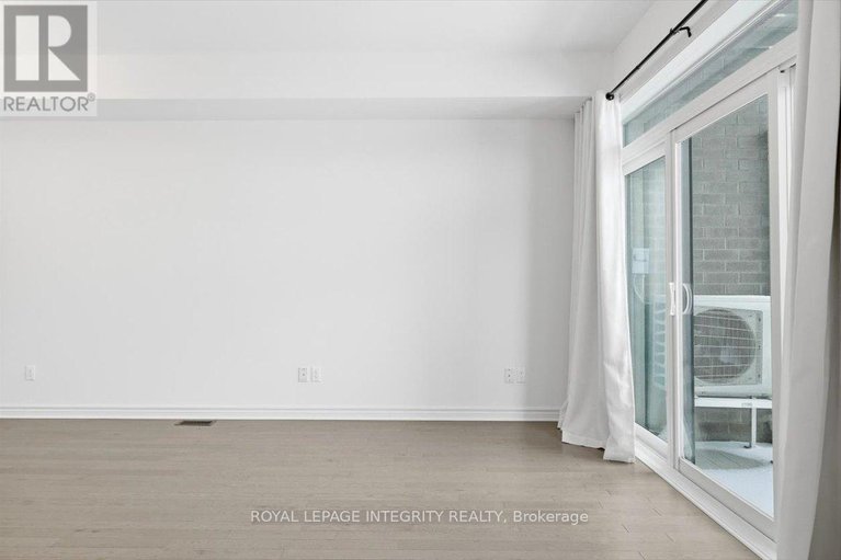 29419872/41-carabiner-private/mer-bleuebradley-estatesanderson-park/ottawa/ontario/K1W0L7_9