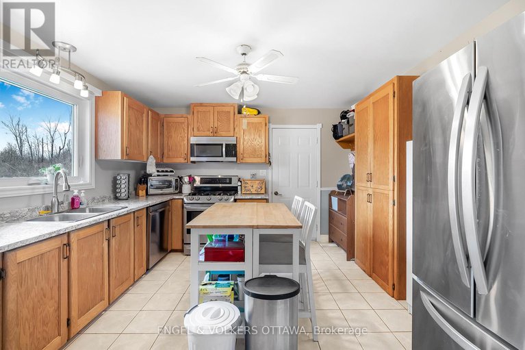 28239136/684-county-road-44-road/north-grenville-twp-kemptville-south/north-grenville/ontario/K0G1J0_11