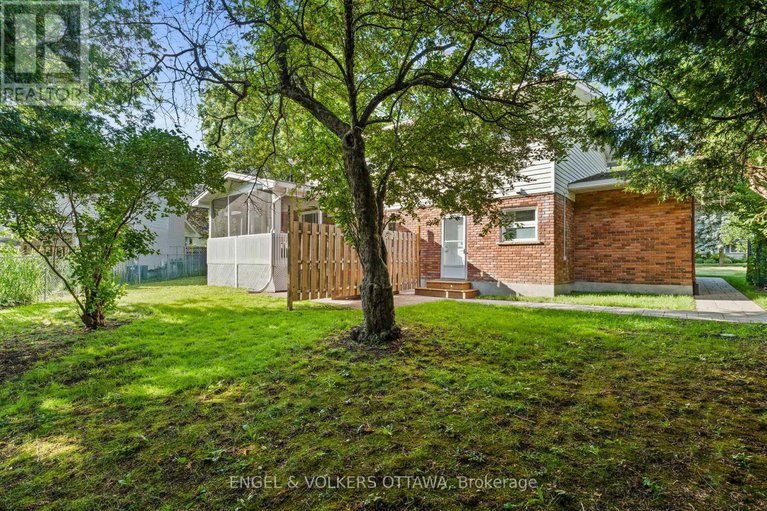 28548966/20-mohawk-crescent/bruce-farmgraham-parkqualicumbellands/ottawa/ontario/K2H7G6_42