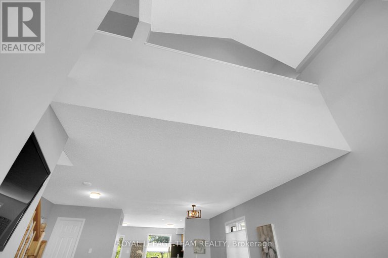28988068/334-wiffen-private/westcliffe-estates/ottawa/ontario/K2H1G3_46