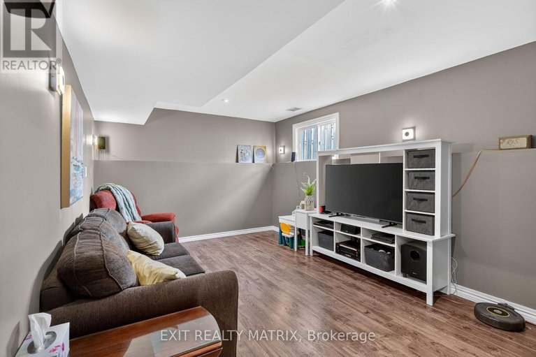 29656058/292-stiver-street/village-of-russell/russell/ontario/K4R1G8_23