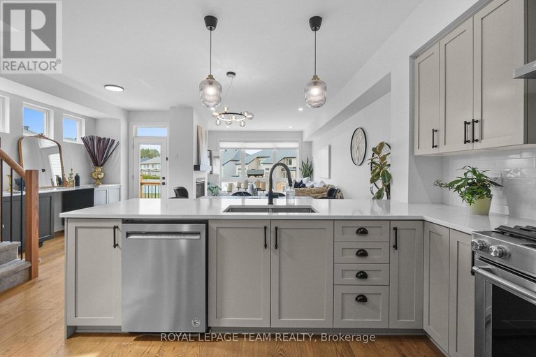 29642732/315-big-dipper-street/riverside-southgloucester-glen/ottawa/ontario/K4M0J2_10