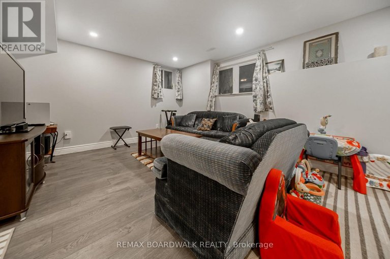 29599853/161-flowing-creek-circle/emerald-meadowstrailwest/ottawa/ontario/K2M0K2_38