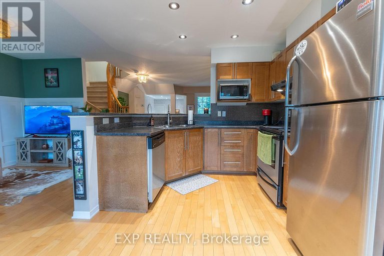 28967265/2341-glandriel-crescent/springridgeeast-village/ottawa/ontario/K4A4S8_9