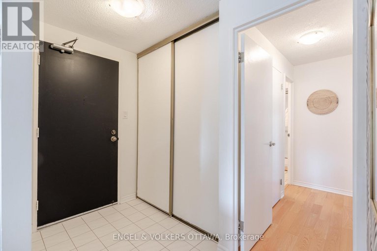 29223643/606-1171-ambleside-drive/woodroffe/ottawa/ontario/K2B8E1_8