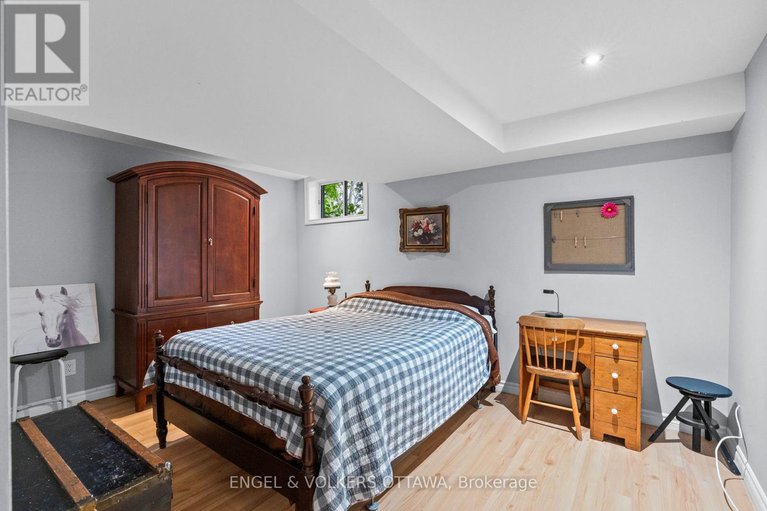 28604093/935-fieldown-street/cumberland-ridge/ottawa/ontario/K4C1B9_29