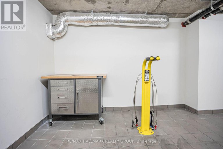 29118510/208-555-anand-private/riverside-park-south/ottawa/ontario/K1V2R7_32