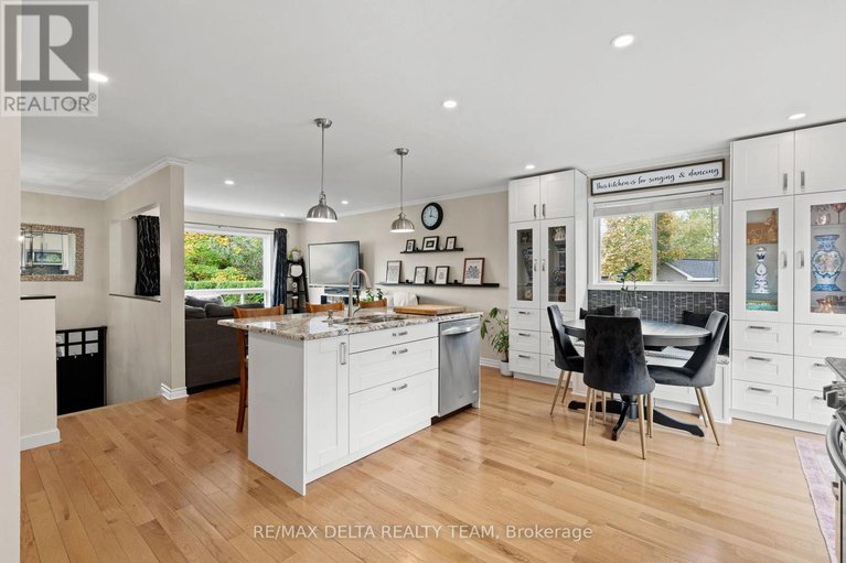 29027836/1099-des-erables-court/clarencerockland-twp/clarence-rockland/ontario/K4K1K9_13