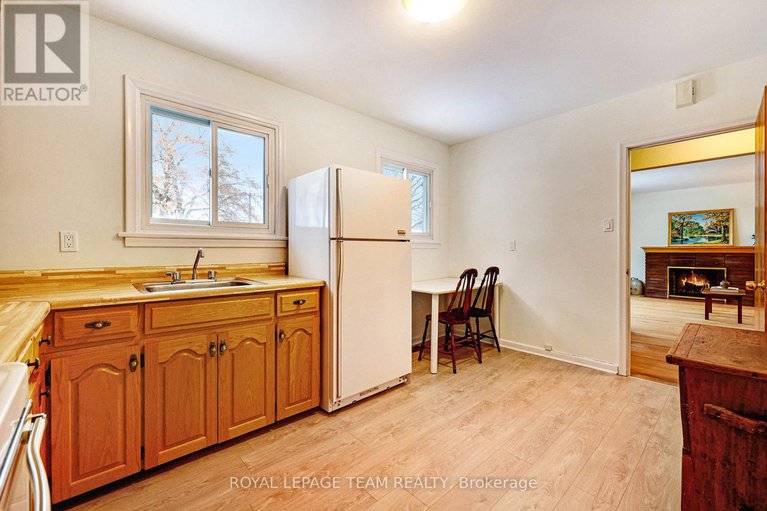 29192520/733-halstead-street/elmvale-acres/ottawa/ontario/K1G1M5_7