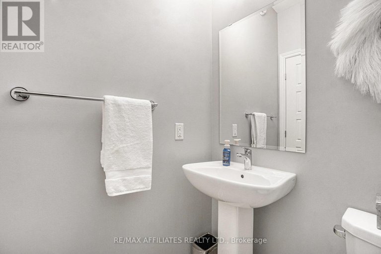 28981202/812-tewin-circle/camelot/ottawa/ontario/K4A1K3_13
