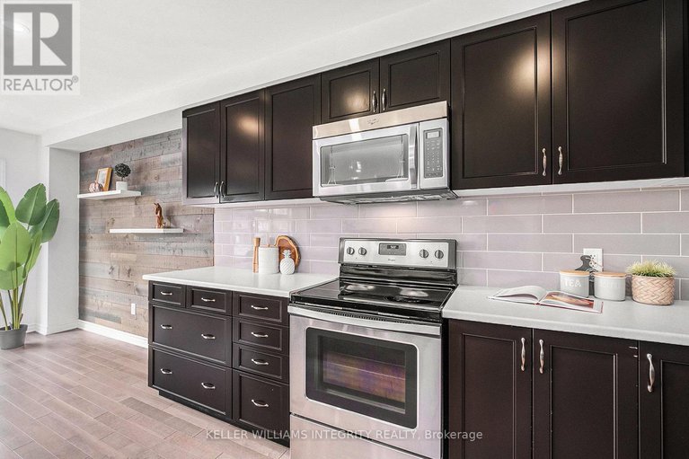 28484837/305-lipizzaner-street/stittsville-south/ottawa/ontario/K2S0X8_17