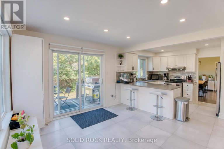 28874945/13-weatherwood-crescent/pineglencountry-place/ottawa/ontario/K2E7C5_12