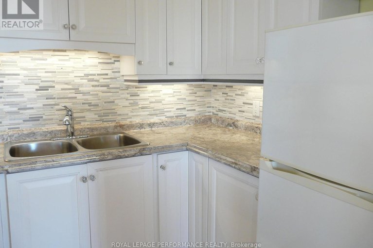 28994932/penthouse-2-158c-mcarthur-avenue/vanier/ottawa/ontario/K1L8E7_11