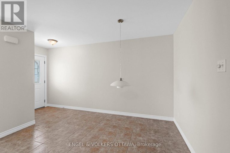28804210/e-50-fifth-street-e/morrisburg/south-dundas/ontario/K0C1X0_10