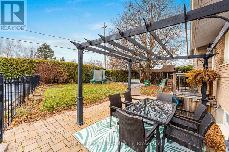 29147557/62-crystal-beach-drive/crystal-beach/ottawa/ontario/K2H5N1_45