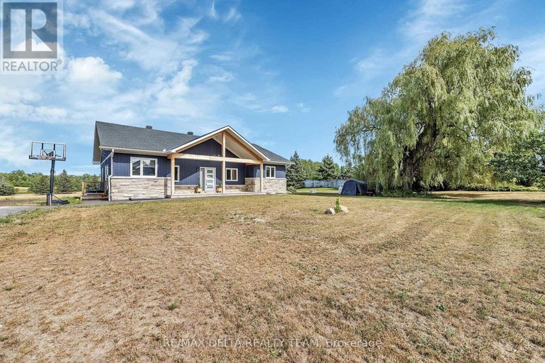29012962/4645-mcneely-rd-road/sarsfieldbearbrook/ottawa/ontario/K4B1J1_33