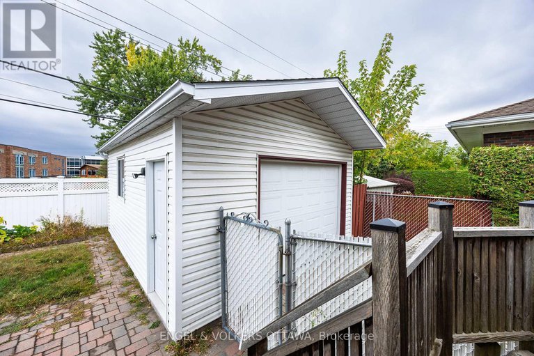 28908569/723-halstead-street/elmvale-acres/ottawa/ontario/K1G1M5_39