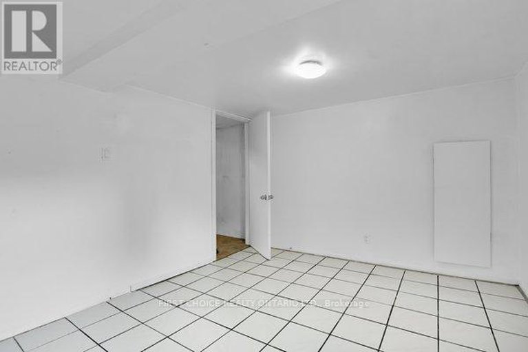 28627052/293-powell-avenue/west-centre-town/ottawa/ontario/K1S2A6_31