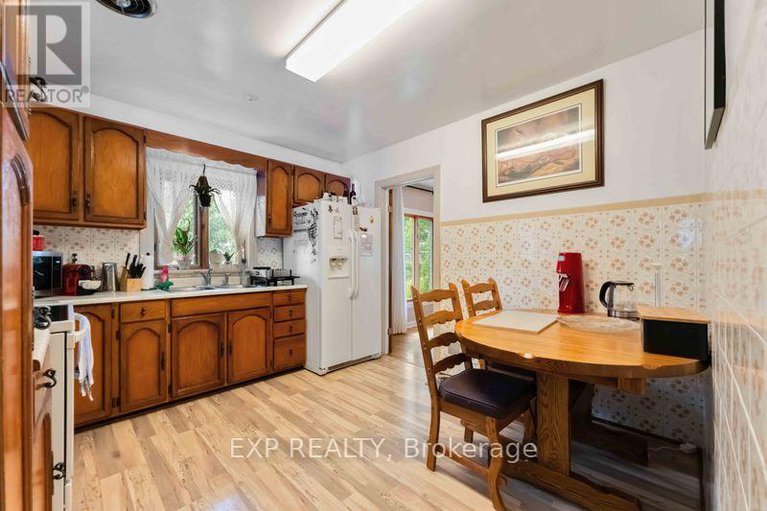 28788281/878-ivanhoe-avenue/queensway-terrace-north/ottawa/ontario/K2B5S5_24