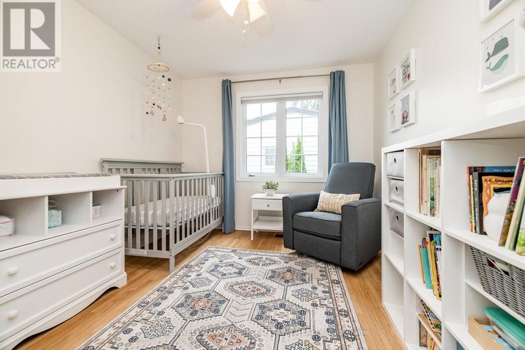 28497718/55-345-kintyre-private/carleton-square/ottawa/ontario/K2C3M6_24