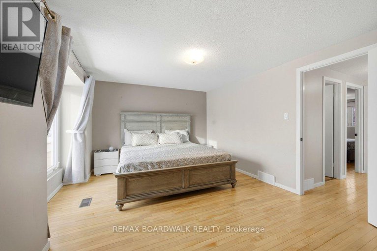 29284371/2390-rondel-street/blackburn-hamlet-south/ottawa/ontario/K1B4M2_18