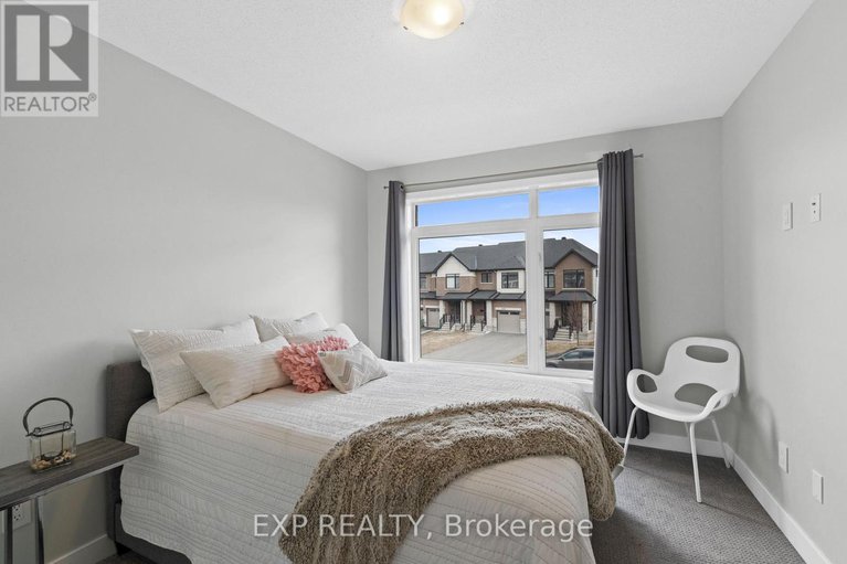 28297698/653-putney-crescent/stittsville-south/ottawa/ontario/K2S2N7_31