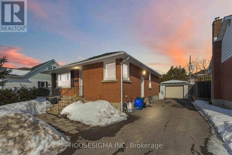 29433007/1047-richard-avenue/billings-bridge/ottawa/ontario/K1H8C3_1