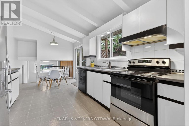 29678412/1795-devlin-crescent/playfair-park/ottawa/ontario/K1H5T5_16