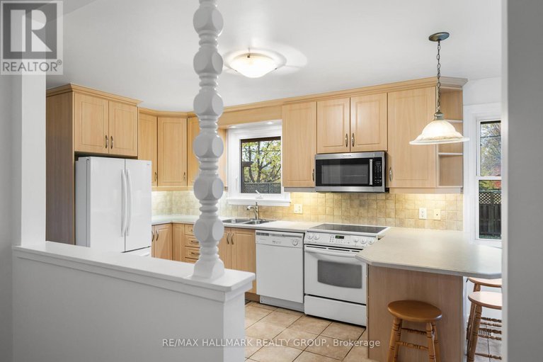 29078857/2028-othello-avenue/elmvale-acresurbandale/ottawa/ontario/K1G2A6_8