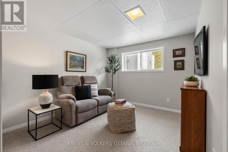 29579181/2125-valley-drive/elmvale-acresurbandale/ottawa/ontario/K1G2P6_28