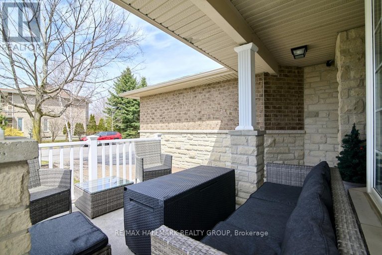 29663474/702-mud-creek-crescent/riverside-southgloucester-glen/ottawa/ontario/K1V1W3_5