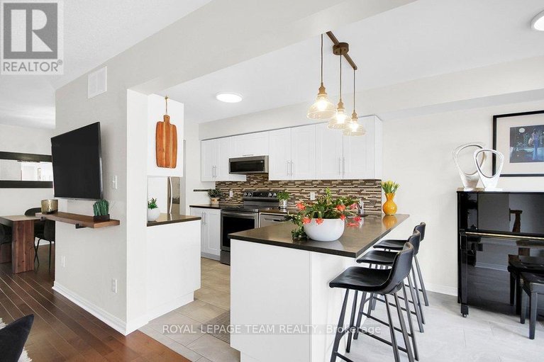 29540962/19-fieldberry-private/stonebridge/ottawa/ontario/K2J5E7_17